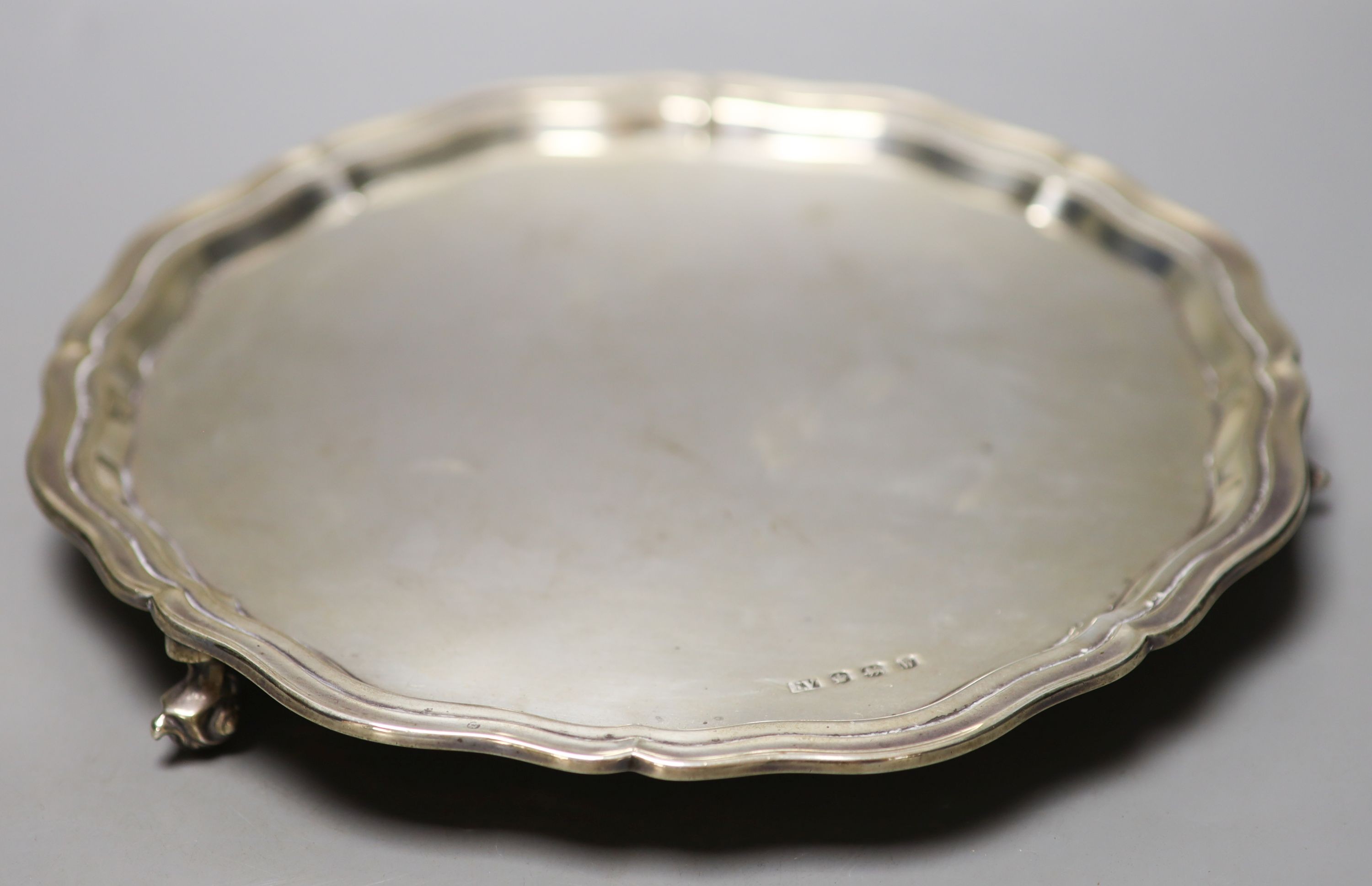 A 1960's silver salver, Viner's Ltd, 25,8cm, 17oz.